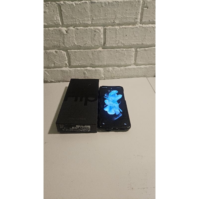 Samsung Z Flip 4 Bekas