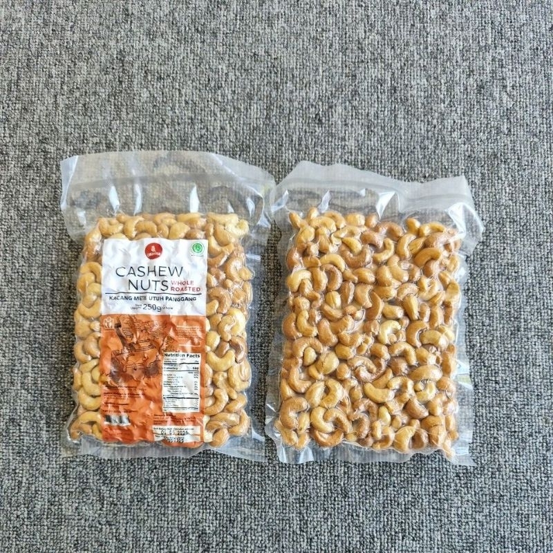 

KACANG METE UTUH PANGGANG | CASHEW NUTS WHOLE ROASTED 250g - TIMURASA