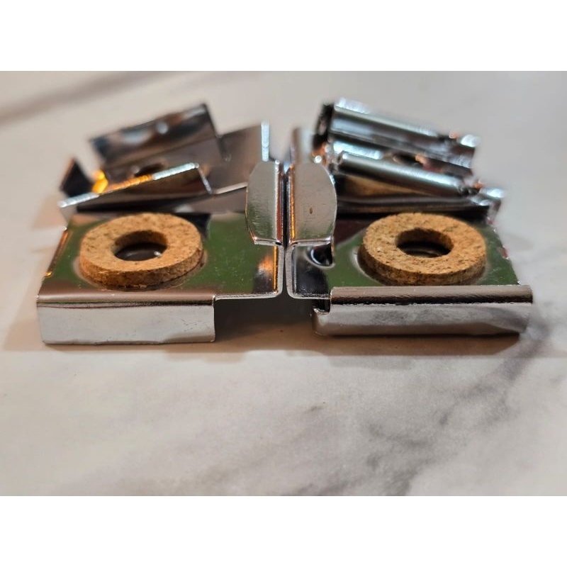 Bracket kaca kotak / bracket cermin dinding