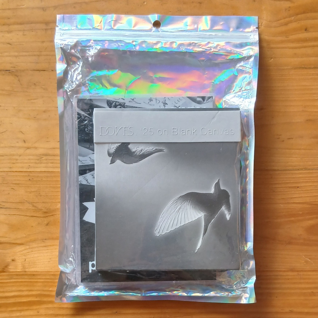 Cd HINDIA - Doves, '25 On Blank Canvas