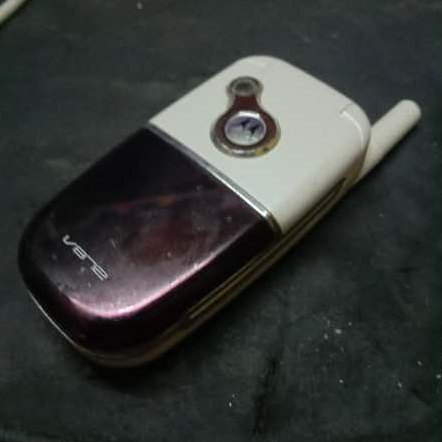 Hp Jadul Motorola V872 Flip bahan
