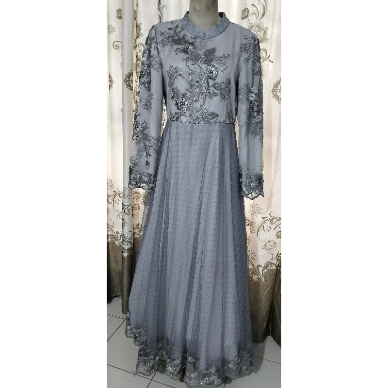 Gaun pesta wanita dewasa