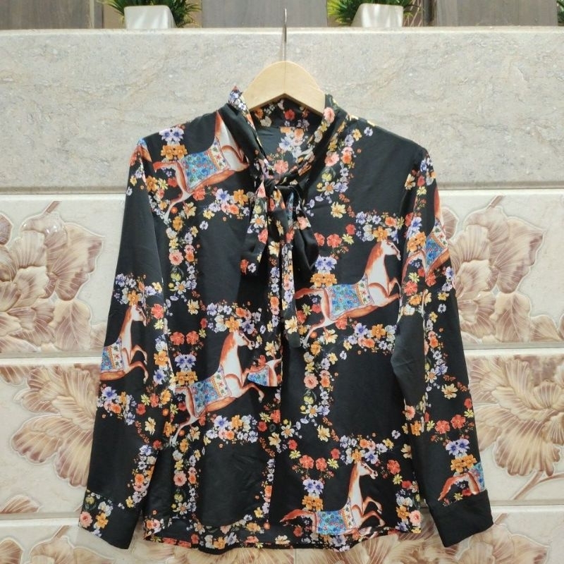 KEMEJA BLOUSE MOTIF KUDA