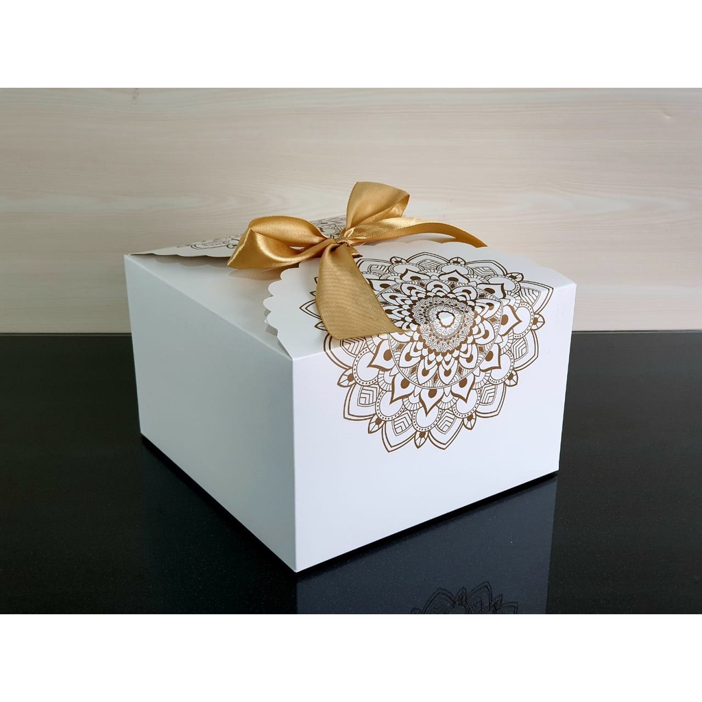 

Cake Box White Gold (Uk. 22x22x14 cm)