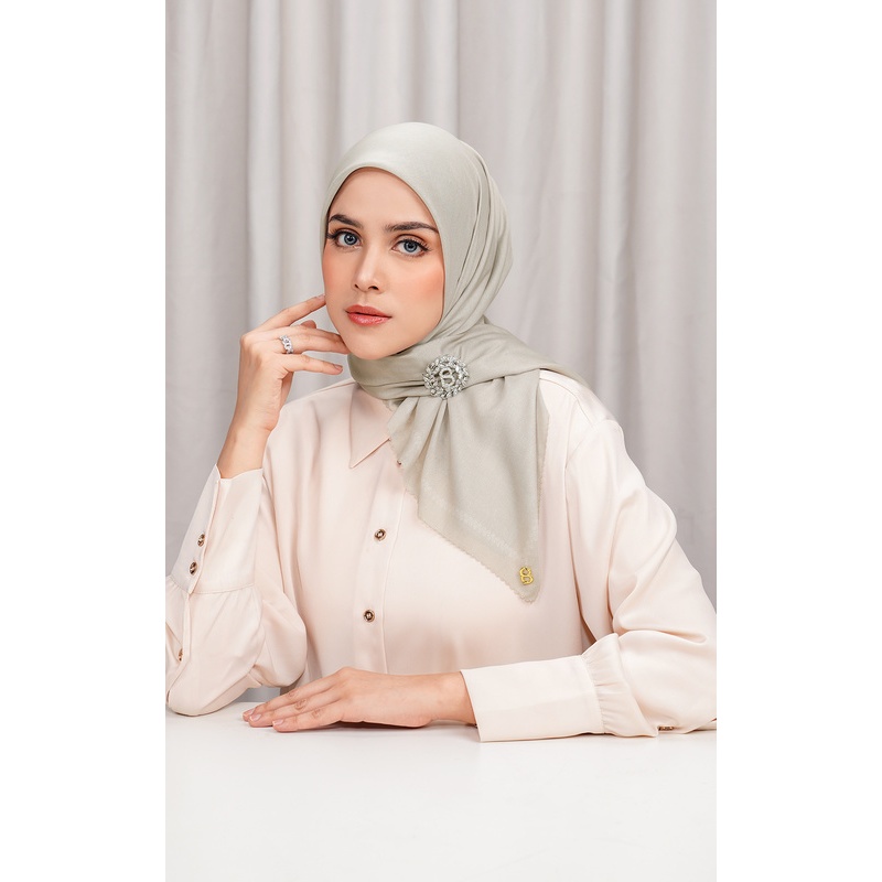 Buttonscarves Today's Scarf - Oatmeal / Hijab Polos Segi Empat