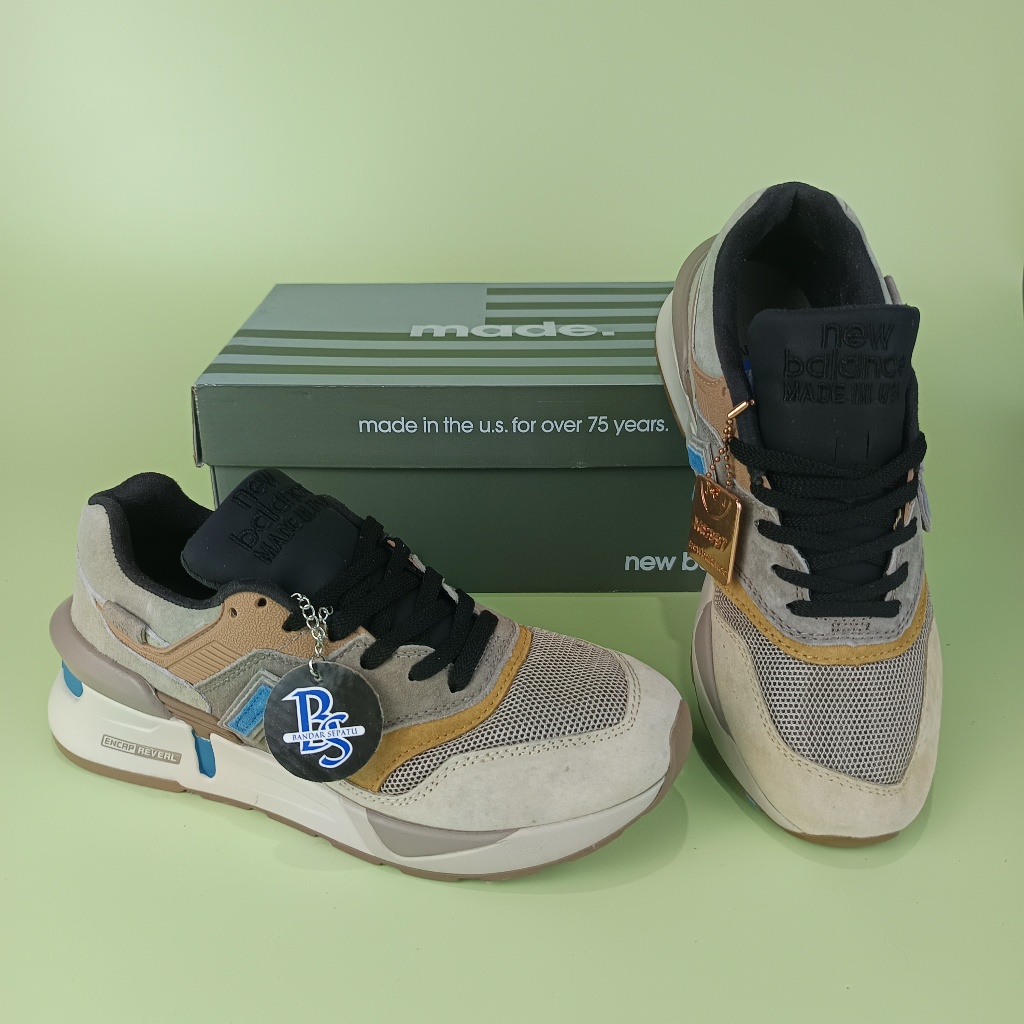 Sepatu 997 X KITH Brown