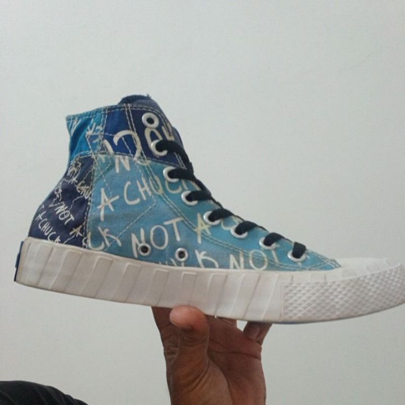 sepatu second converse
