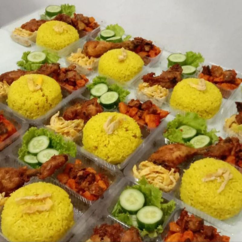 

Nasi Kuning Paket Lengkap Ayam Sambel Kentang Ati Telur