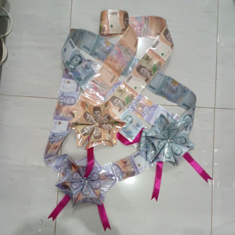 uang sawer buket uang untuk wisuda karnaval acara ulang tahun dll  ready bisa langsung dikirmmohon d
