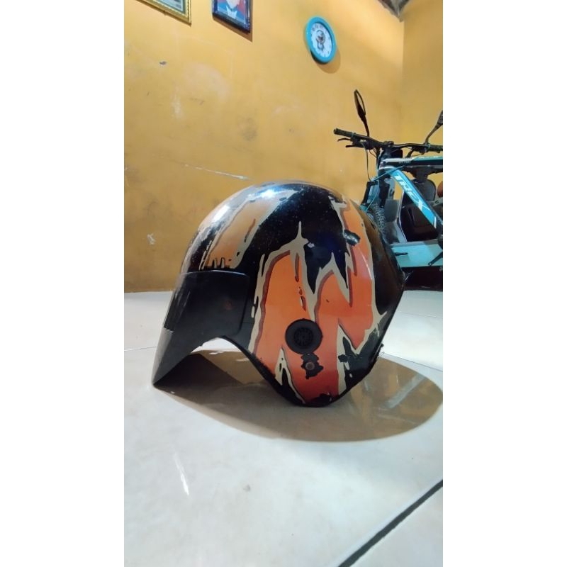helm jadul Suzuki TS