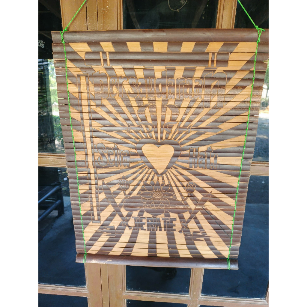 Tirai Ukir Hiasan Rumah Uuran 50 x 66 cm dari bambu Wulung Asli