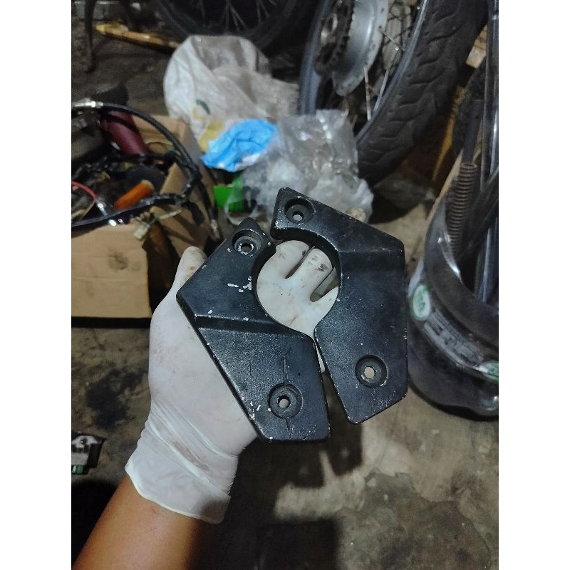 breket tutup rangka original satria fu