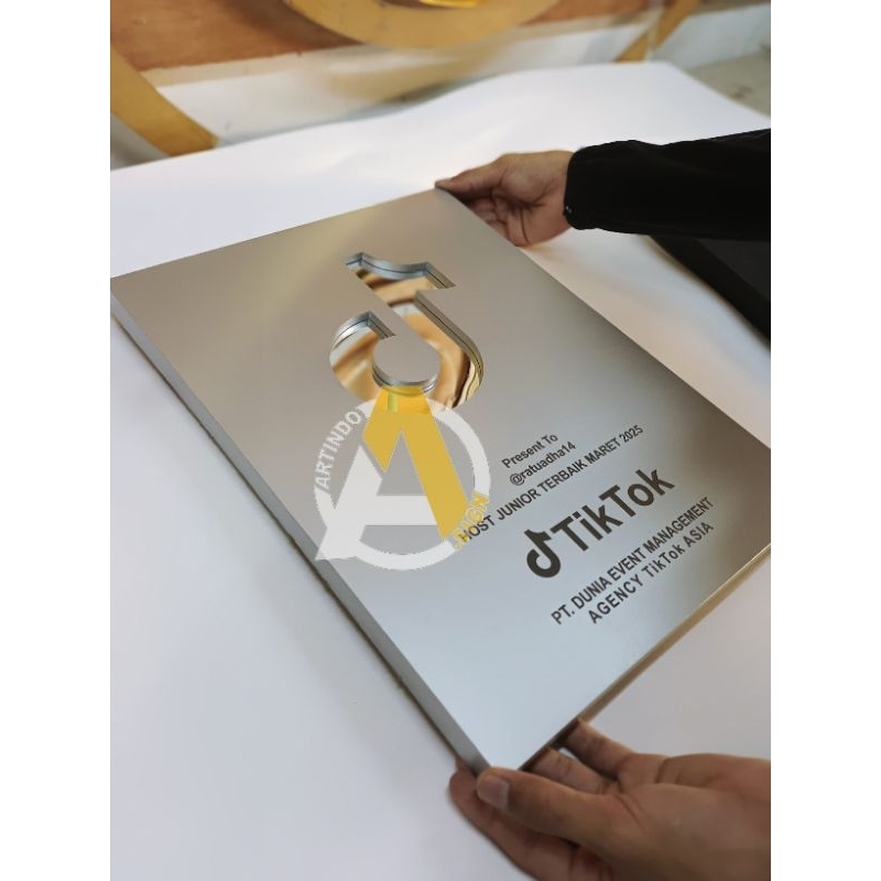 HIASAN DINDING TIKTOK, INSTAGRAM SILVER PLAY BUTTON  PAJANGAN RUANG TAMU KAMAR WALL DECOR TERMURAH 9