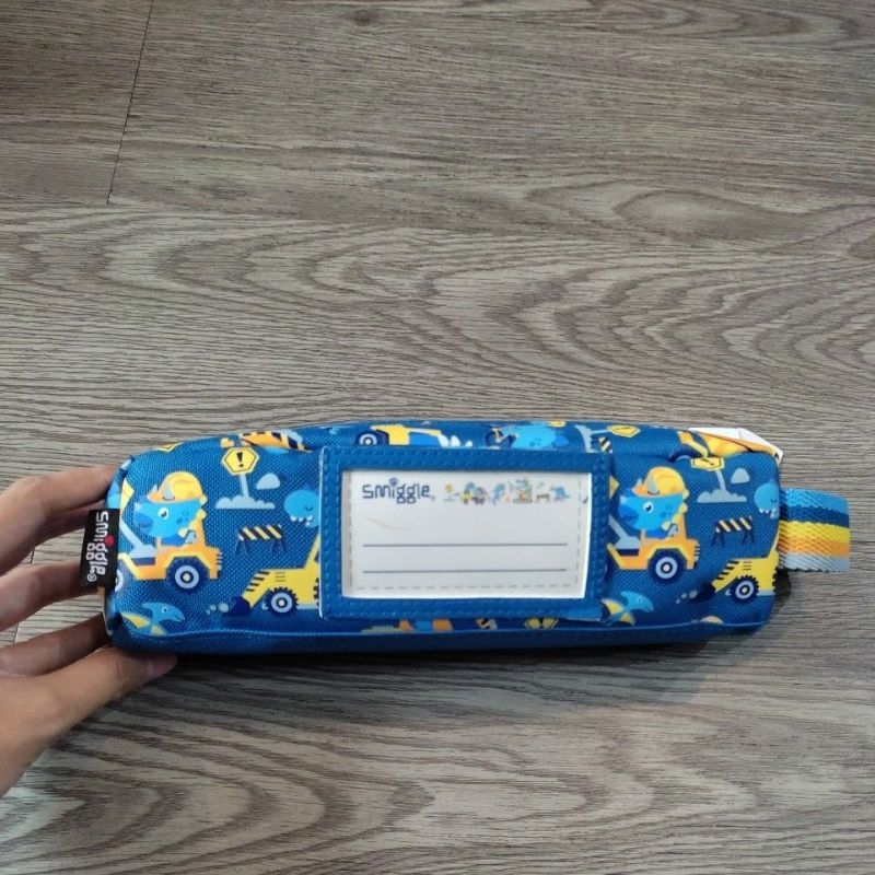 

Tempat pensil smiggle