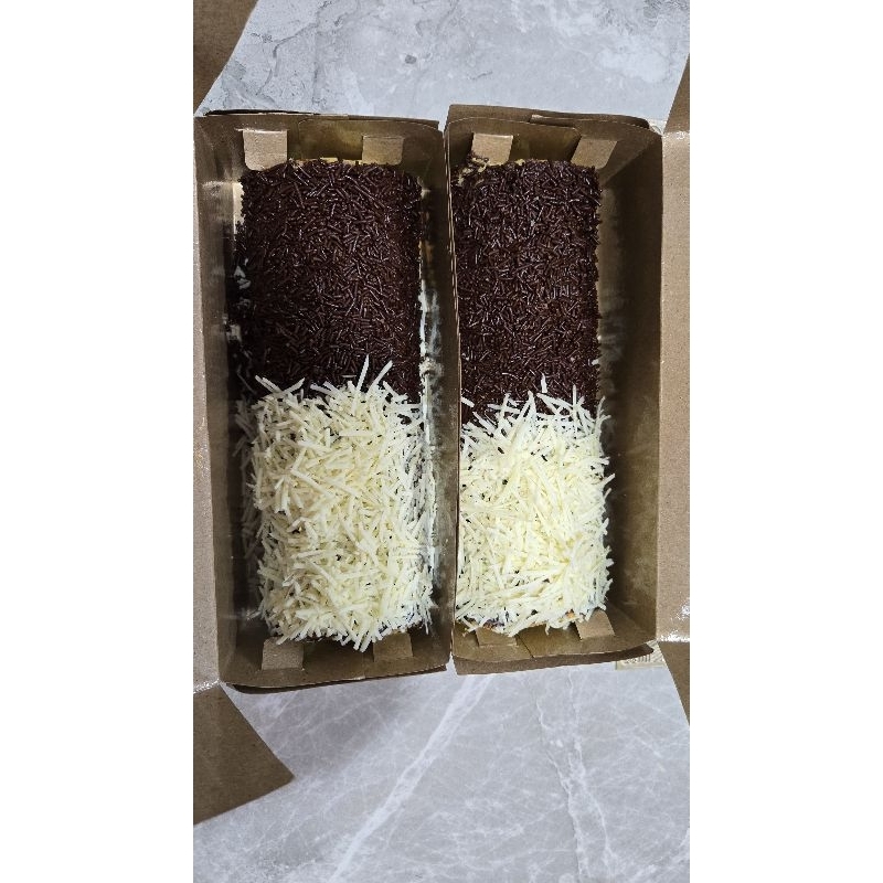 

Bolu gulung berbagai toping