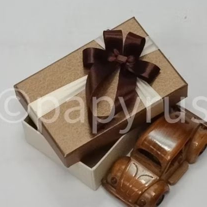 

PAPYRUS Kombinasi 10x15 Tinggi 5cm Kotak Kado Gift Box V2