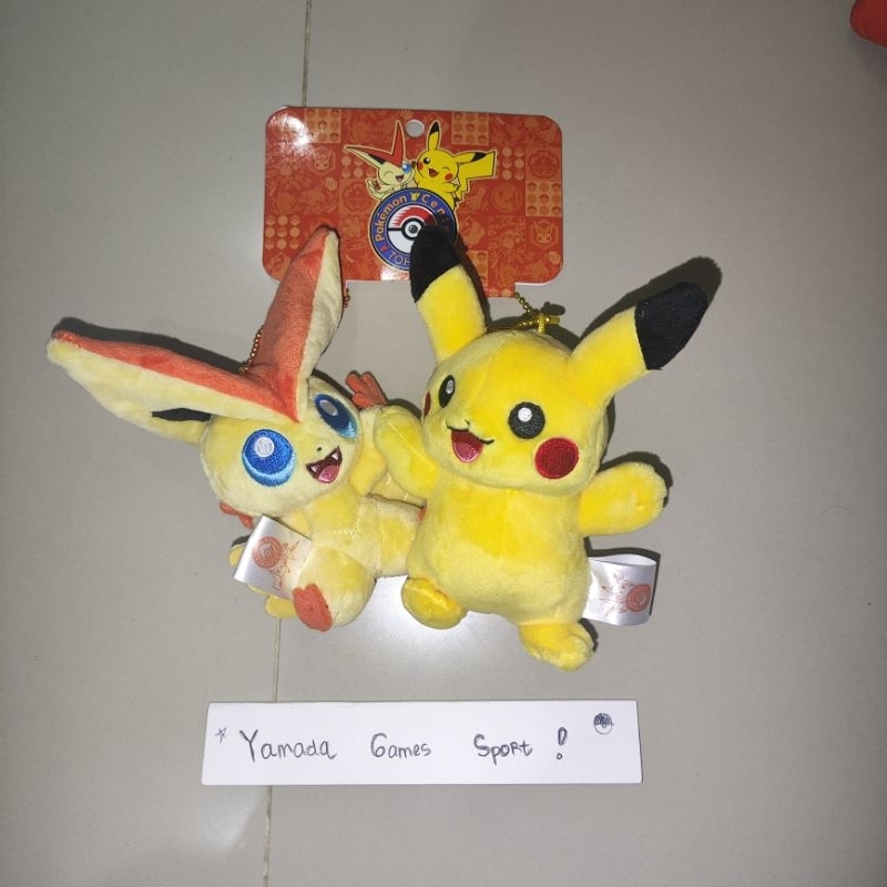 GANCI MAGNET POKEMON CENTER EXCLUSIVE TOHOKU 2025 VICTINI PIKACHU GANTUNGAN KUNCI ORI BONEKA PLUSH B