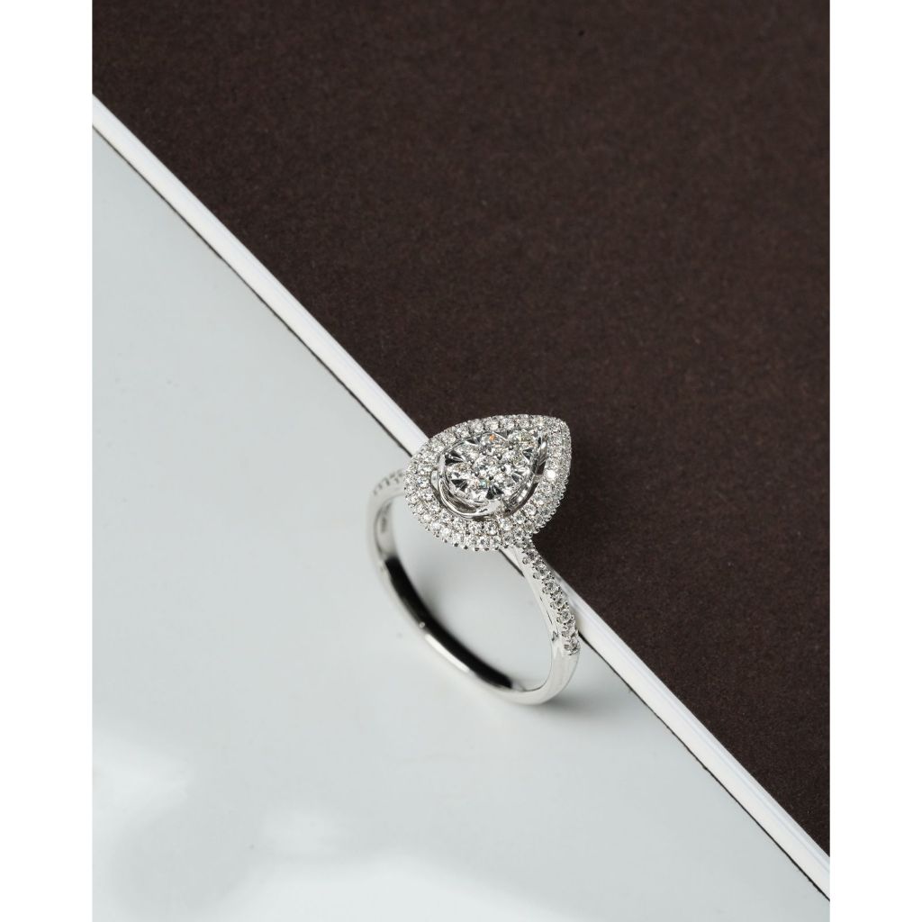 Diamond Ring VVS1 Clarity F Color