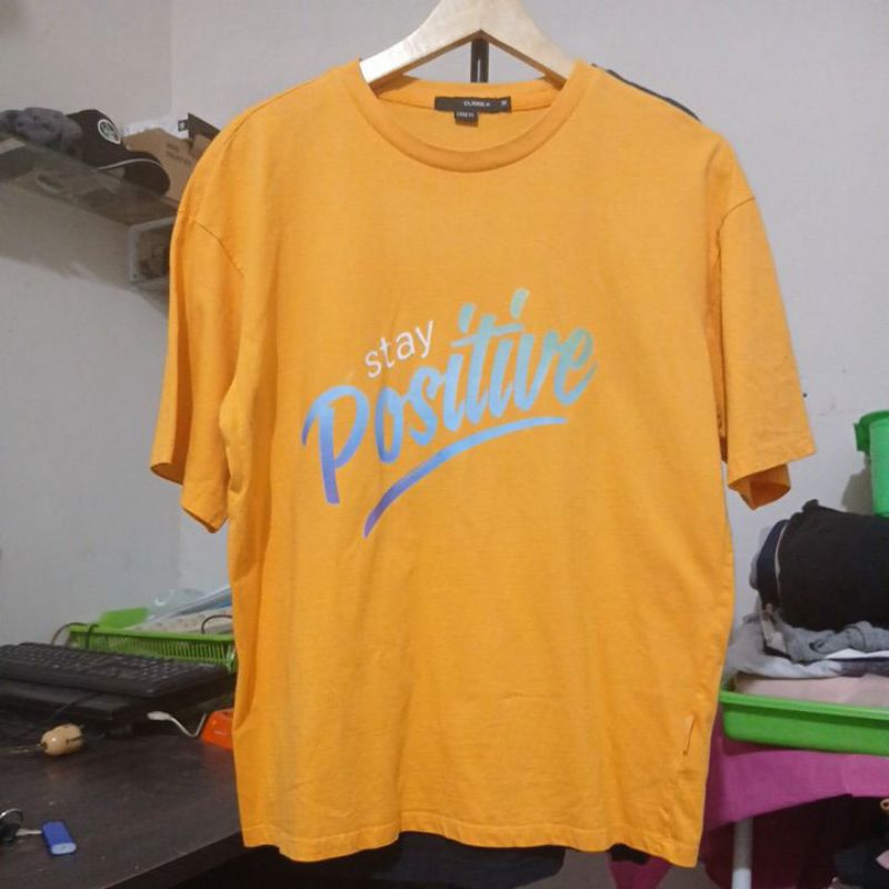 Kaos katun tebal CLRIDE second Original warna kuning pekat kerah kencang seperti baru size L LD 110c