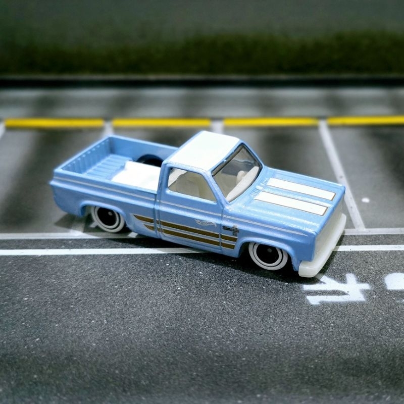 Hotwheels 83 Chevy Silverado Loose - Factory Unrivet