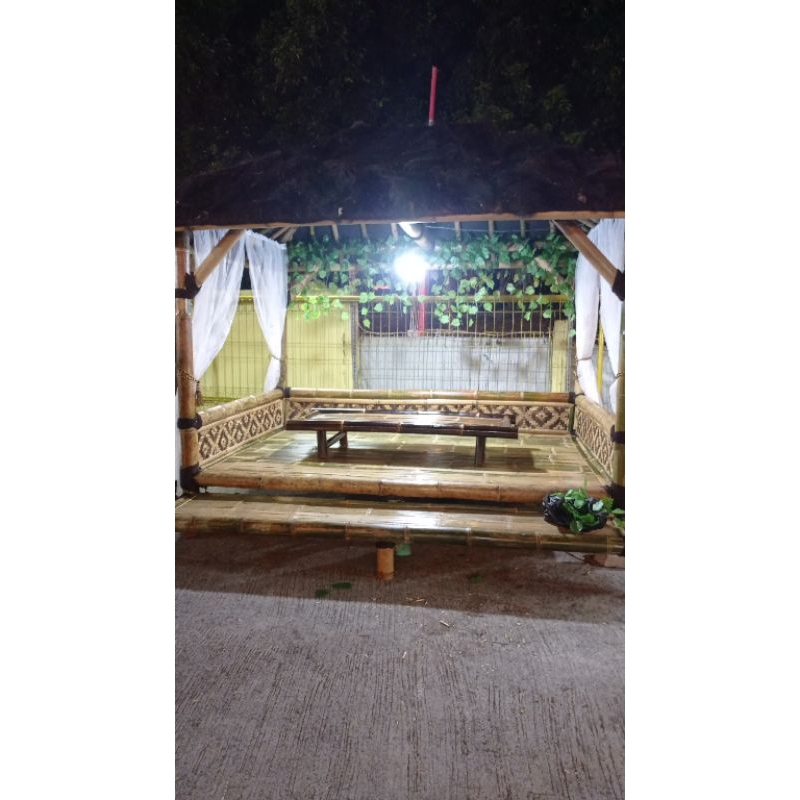 Gazebo bambu ukuran 3x2m dengan hiasan dinding untuk resto rumah makan minimalis modern