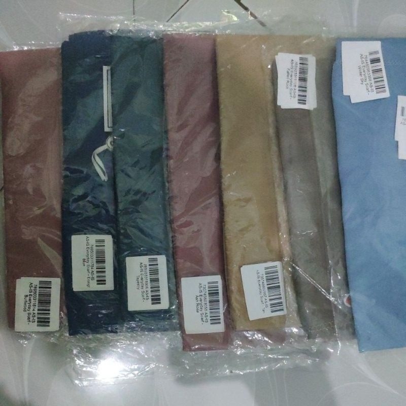 AS IS Everyday Scarf new bukan preloved Buttonscarves