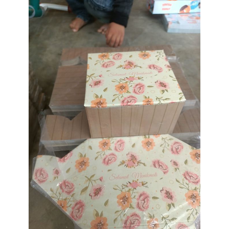 

Dus Snack kualitas terbaik merk UP isi 100 pcs motif ROSE WOOD