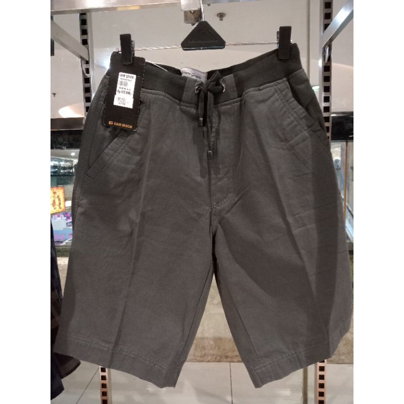 CELANA PENDEK GIANI GRACIO