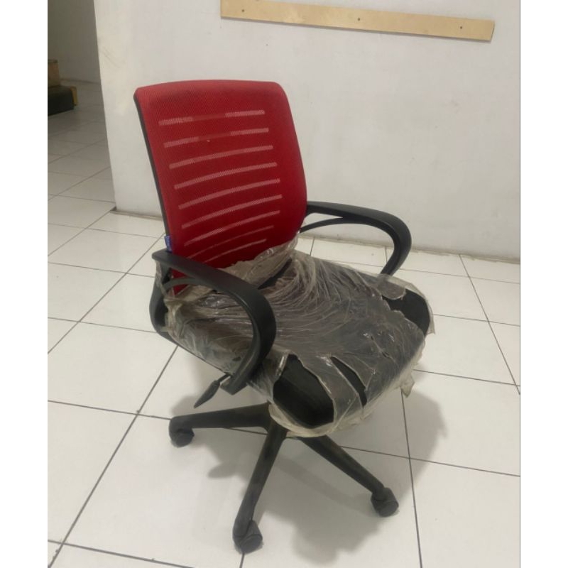 kursi kantor sandaran jaring merah