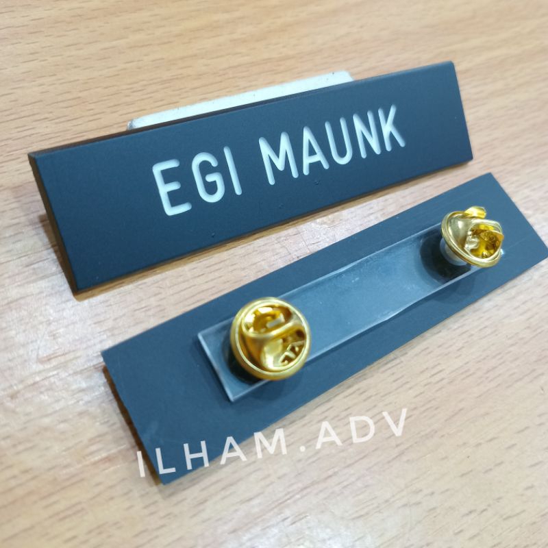 

papan nama dada grafir hitam doff full ~ paku