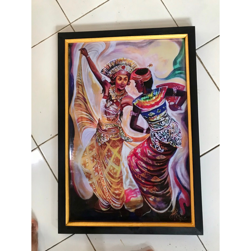 hiasan dinding lukisan cetak sepasang penari Bali plus bingkai uk 65x45cm