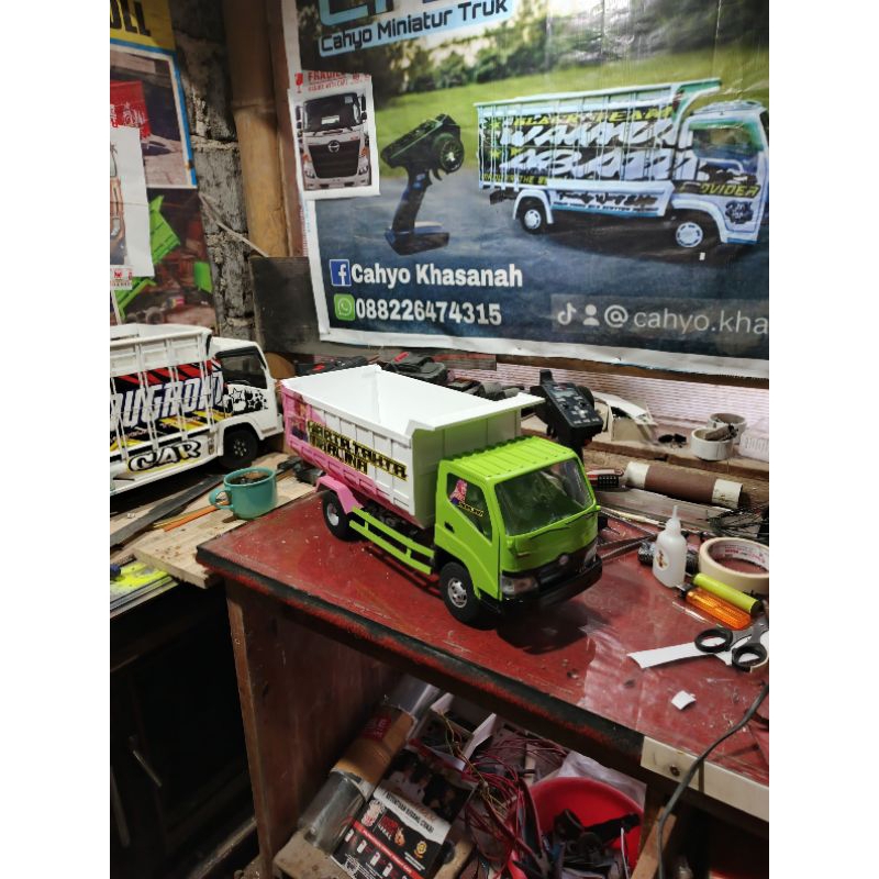 miniatur dump truk hino dutro skala 1/14
