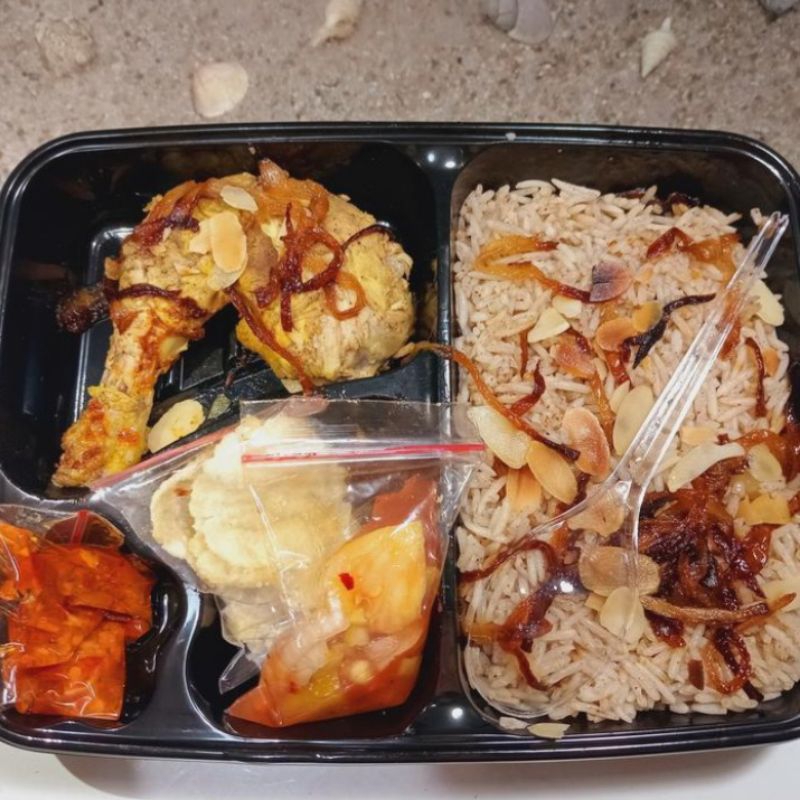

Nasi Kebuli Ayam Paket Nasi Box Catering Syukuran