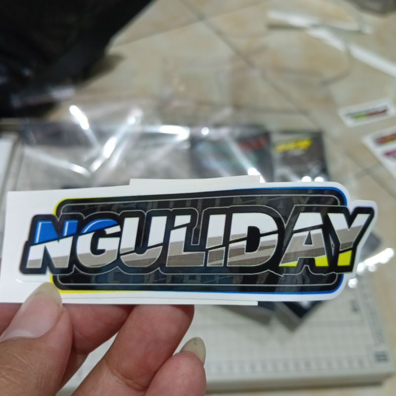 

STIKER NGULIDAY