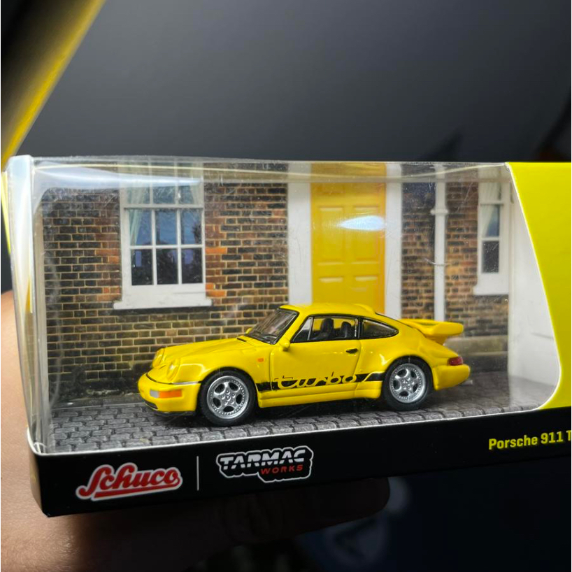 Tarmac Schuco Porsche 911 turbo 964 kuning