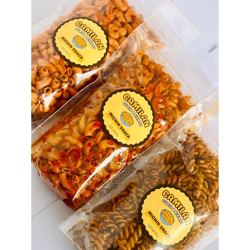 

Paket 3 pcs Makaroni Daun Jeruk | Makaroni MIX gurih pedas garing