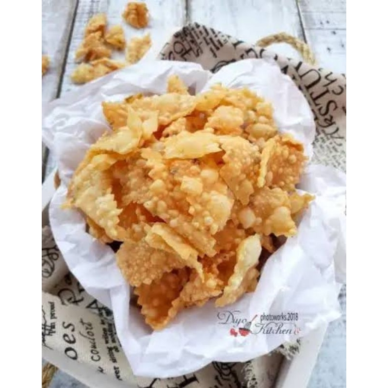 

keripik bawang 250 gram keripik pangsit