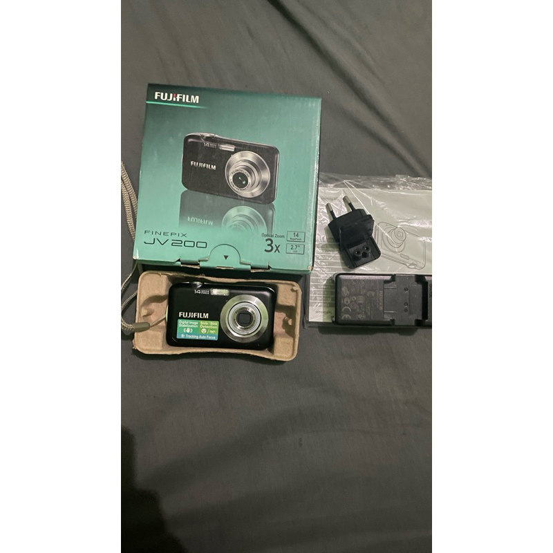 DIGICAM FUJIFILM FINEPIX JV200