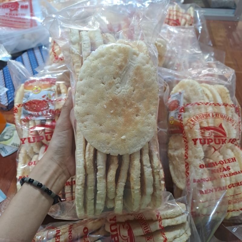 

KEMPLANG ATAU KELEMPANG 250gr TERMURAH CEMILAN KHAS PALEMBANG TERLARIS DENGAN COCOLAN SAMBAL PEDAS YANG BIKIN NAGIH