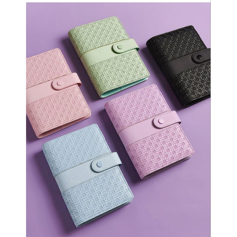 

Binder Kulit Tabungan A6 6 Lubang Texture Anyaman Buku Catatan Keuangan Budgeting