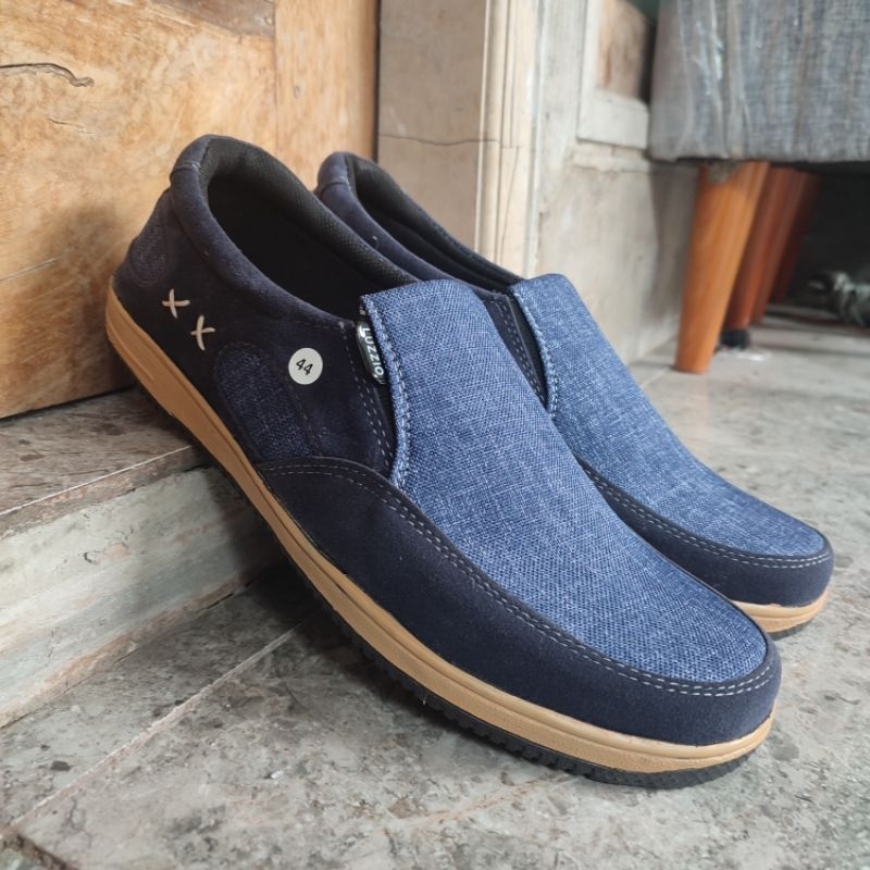 Sepatu casual pria slip on bahan kanvas