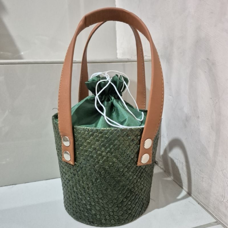 

Tas hampers murah anyaman pandan