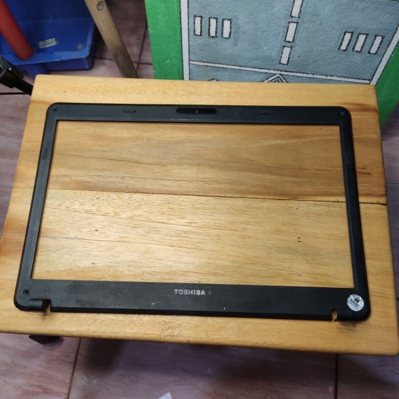 Casing LCD Toshiba C640