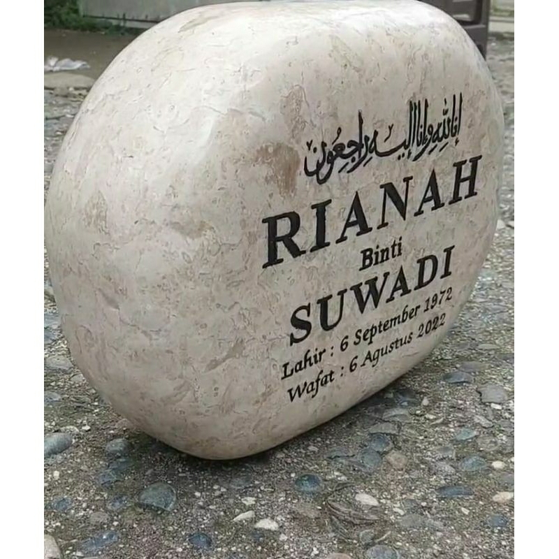 Nisan makam batu marmer