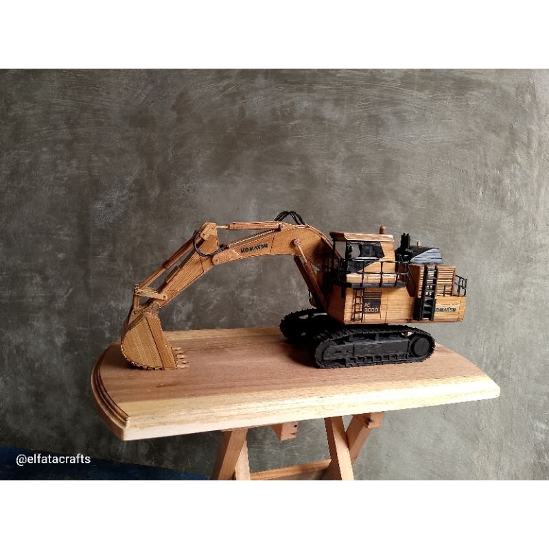 Miniatur Unik Excavator KOMATSU PC2000 Skala 1:50