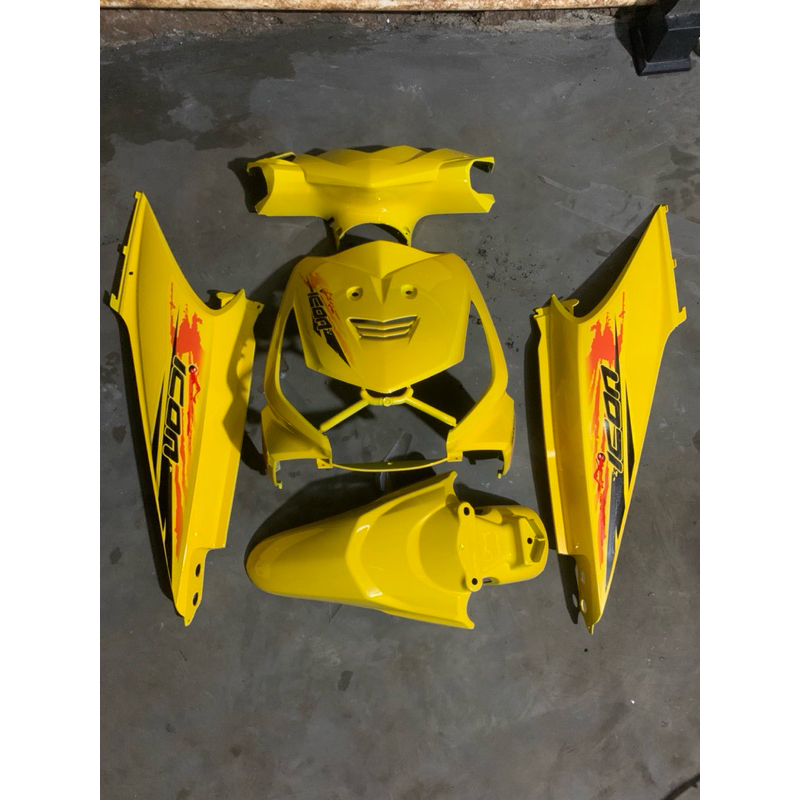 full halus beat karbu/beat lama warna costume kuning dengan striping icon ala ala thailand