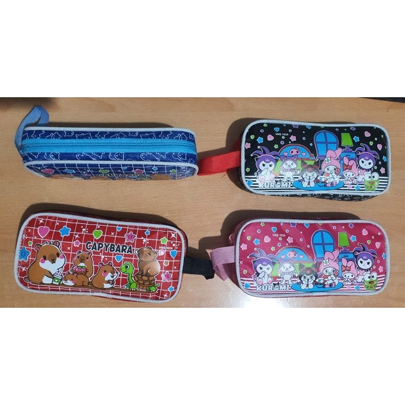 

TEMPAT PENSIL VNS 1024 / KOTAK PENSIL MOTIF / PENSIL CASE MURAH