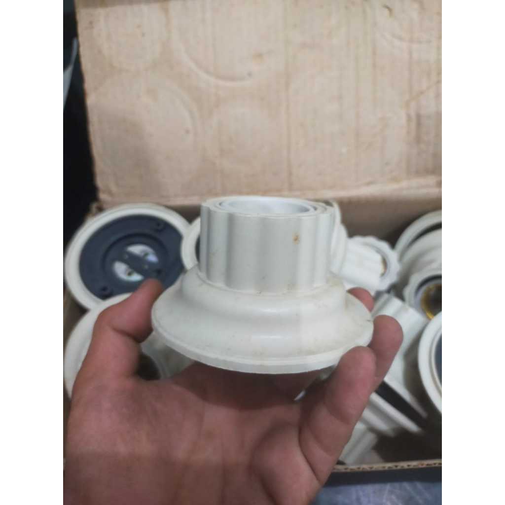 Fitting / fiting/ Piting Lampu Plafon Tempel Keramik