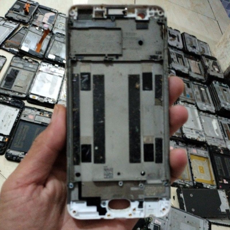 Frame lcd tatakan lcd  oppo a57/a39 bekas/original copotan....