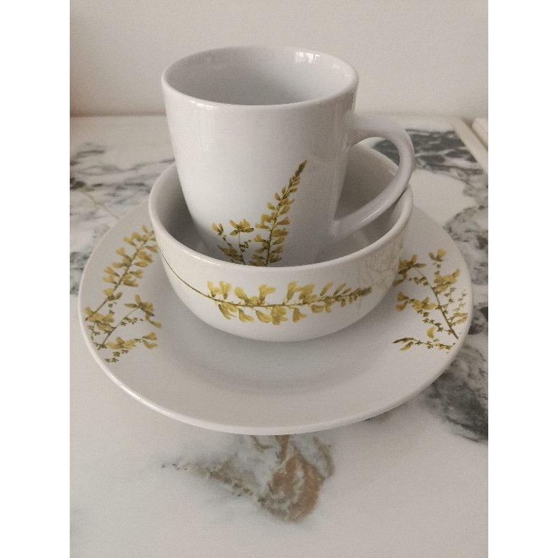 Piring set (mangkuk & cangkir)